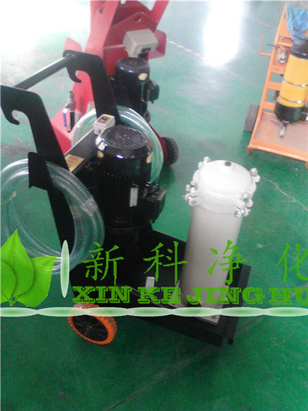濾油機廠LUC系列LUCD-100*10液壓油濾油車: 濾油機廠LUC系列LUCD-100*10液壓油濾油車是流量的濾油車,處理量達到100L/min,可以彈性適用于不同油壓系統(tǒng)注入新油過濾以及定期過濾介質中的污染物,對油液的各項技術指標均無影響,更好的幫助你處理好油液系統(tǒng)的污染物,延長液壓元件的使用壽命。LUCD-100*10液壓油濾油車 濾油機廠LUC系列LUCD-100*10液壓油濾油車參數(shù):1.濾油車型號:LUCD-100*10系列 2.流量:100L/min 3.過濾介質:液壓油,潤滑油,煤油,柴油,透平油等 4.過濾精度:3-20um 5.電機功率:1.5Kw 6.電機電壓:AC380V 7.使用濾芯:1300R系列 LUC系列LUCD-100*10液壓油濾油車 濾油機廠LUC系列LUCD-100*10液壓油濾油車廠: 新鄉(xiāng)市新科濾油機廠是一家集科研、生造、銷售為一體的大中型企業(yè),公司主營濾油機有:便攜式濾油機,便移式濾油機,LYC系列高精度濾油機,防爆濾油機,液壓油濾油機,高粘度濾油機,箱式移動濾油機,聚結脫水濾油油機,真空濾油機,LUC精密濾油車,PALL頗爾濾油機,HYDAC賀德克濾油機等產品。公司依托“中國過濾之鄉(xiāng)